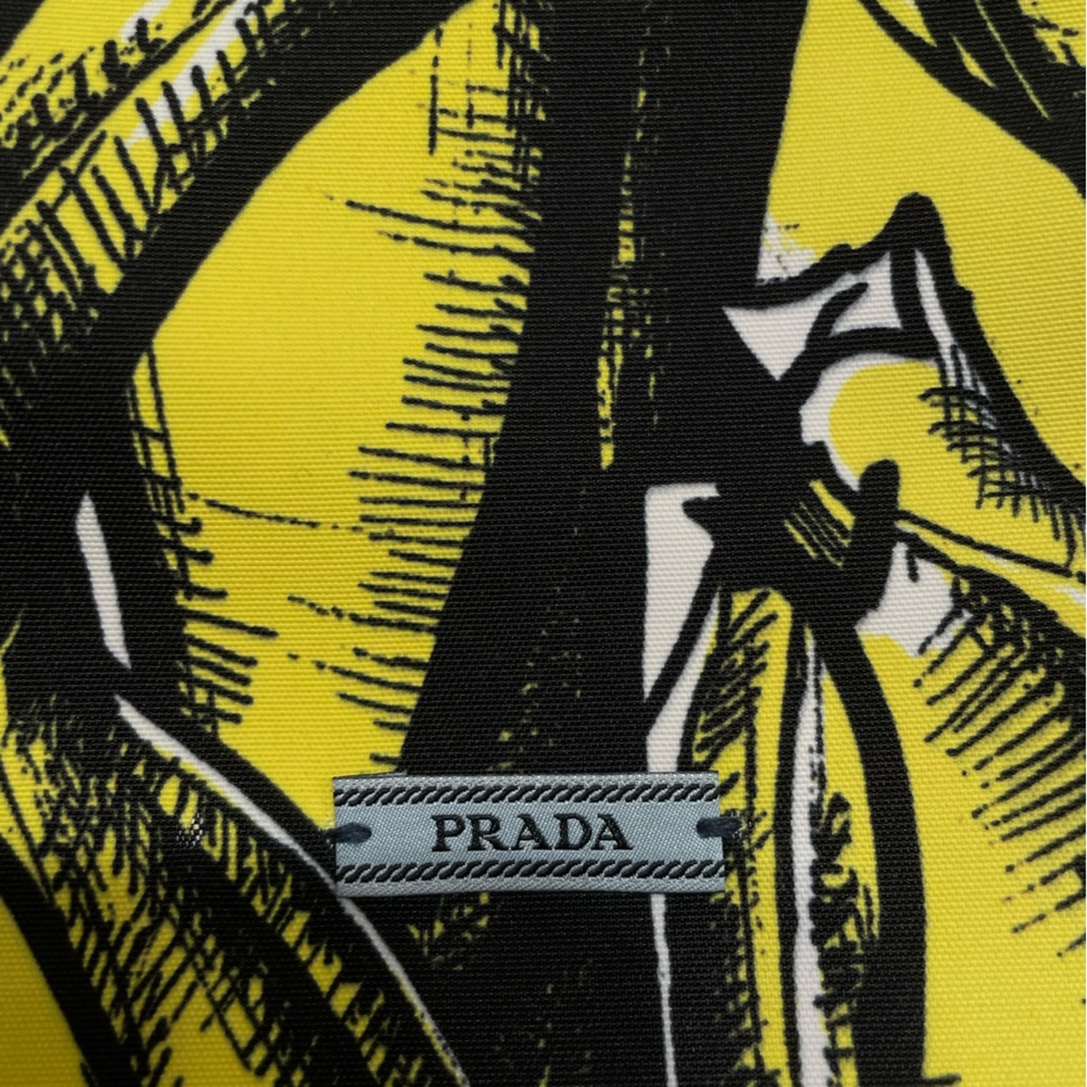 Auténtic prada drawstring bag